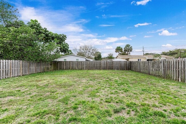 Building Photo - 6821-6825 NW 11th Place Unit 6825