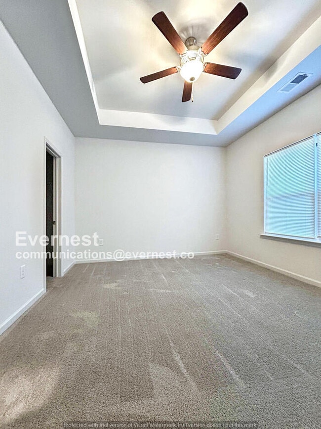 Building Photo - 413 S Davis St