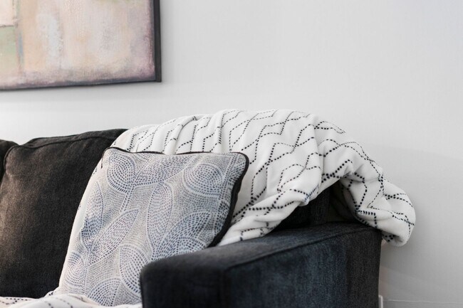 Building Photo - Flexible Furnished 2 BR included w/ garage