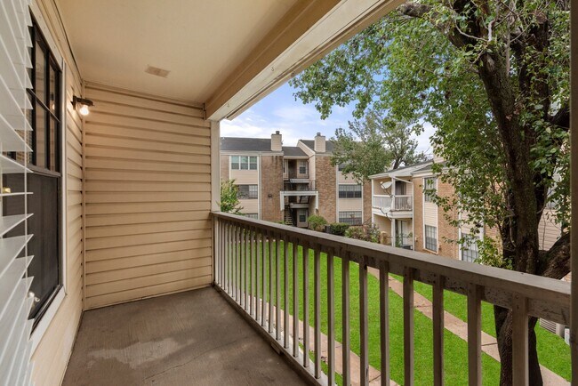 Building Photo - 2750 Holly Hall St