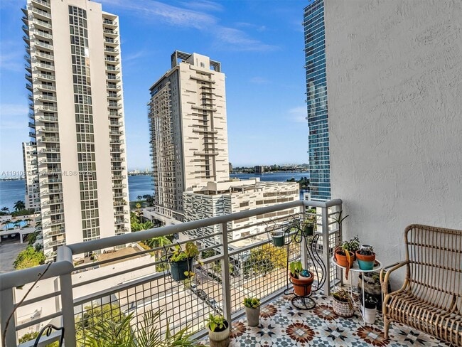 Building Photo - 2200 NE 4th Ave