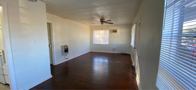 Building Photo - 709 Randolph St