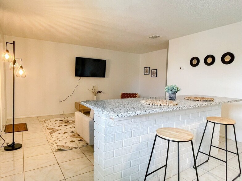 Building Photo - 505 Fillmore Ave