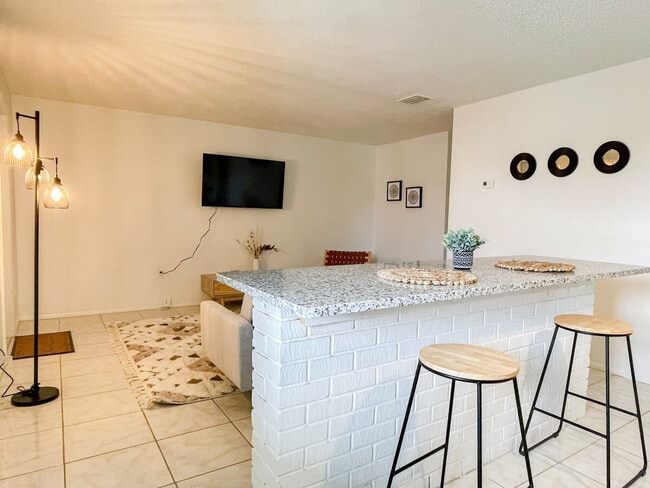 Building Photo - 505 Fillmore Ave