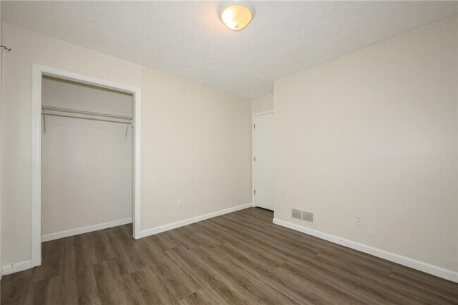 Building Photo - 2100 Whitebluff Way NE