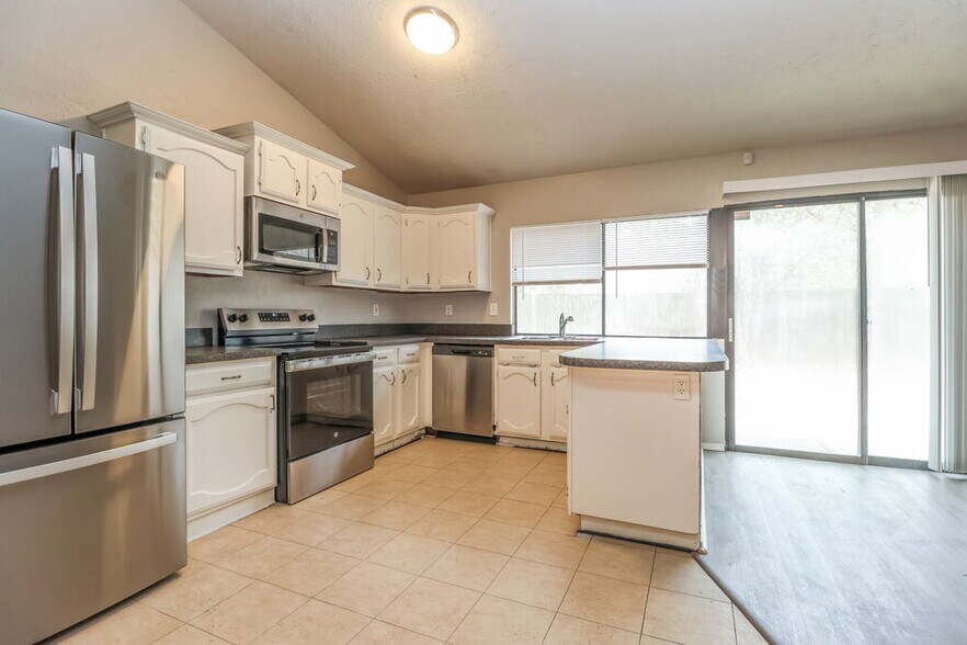 Building Photo - 22730 Hawkwood Dr