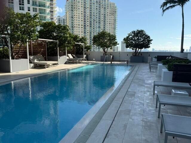 Building Photo - 1300 Brickell Bay Dr