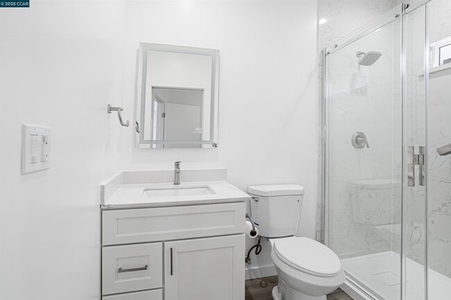 Building Photo - 18 Del Sol Ct