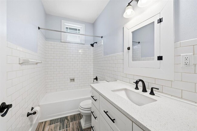 Building Photo - 313 23rd Ave N