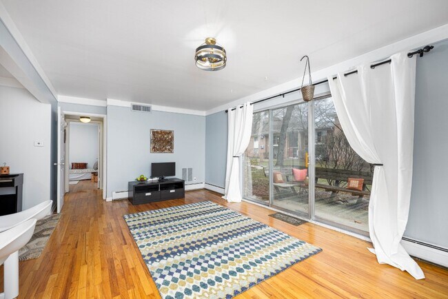 Building Photo - 1209 Island Dr