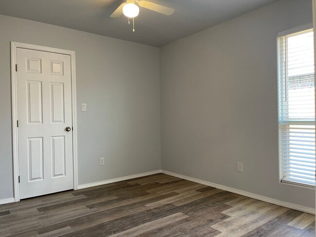 Building Photo - 3 bed 2 bath in Frenship ISD