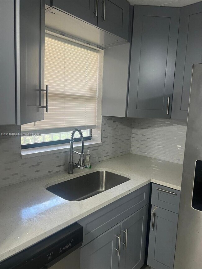 Building Photo - 4760 Lucerne Lakes Blvd W