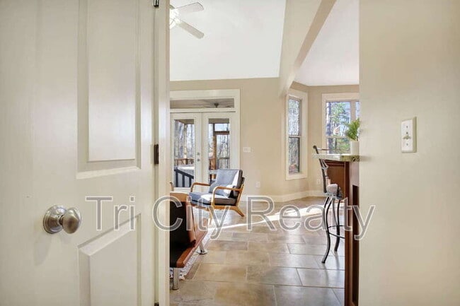 Building Photo - 175 Ridgeway Ct