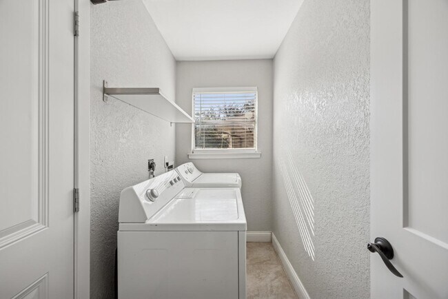 Building Photo - 1807 Highmeadow Cove