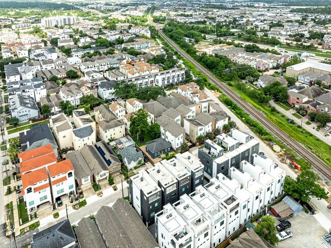 Building Photo - 1520 Malone St