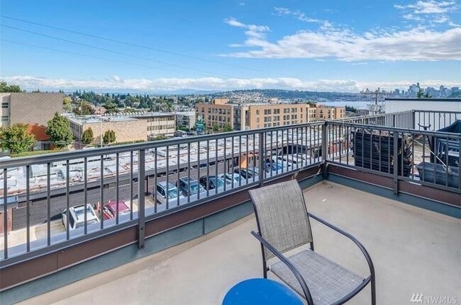 Building Photo - Stunning 3 Bedroom Townhouse in Fremont!