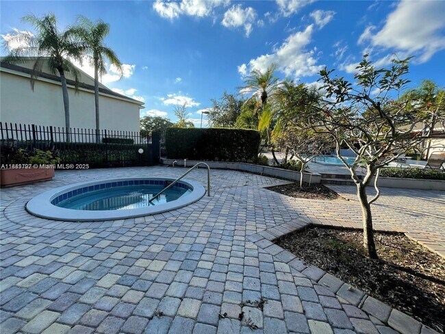 Building Photo - 661 Cypress Lake Blvd
