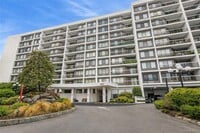 Building Photo - 500 High Point Dr