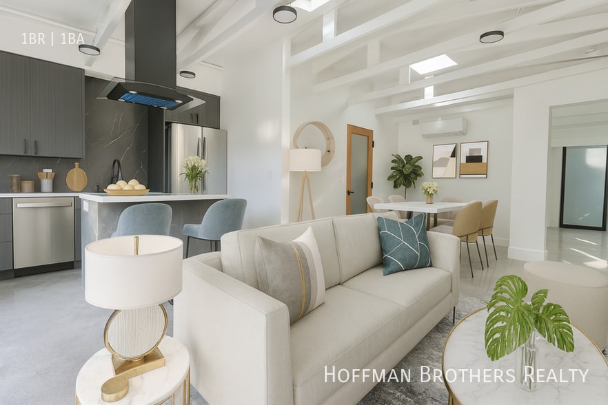 Building Photo - 1249 1/4 N Beachwood Dr