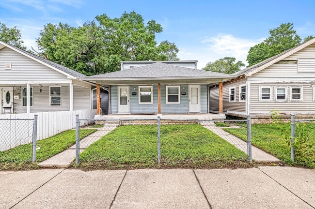 Building Photo - Affordable Comfort & Style Near Downtown I...