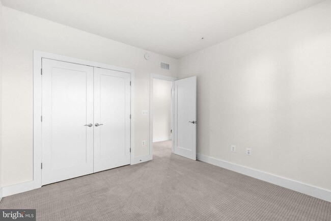 Building Photo - 238 Van Buren St