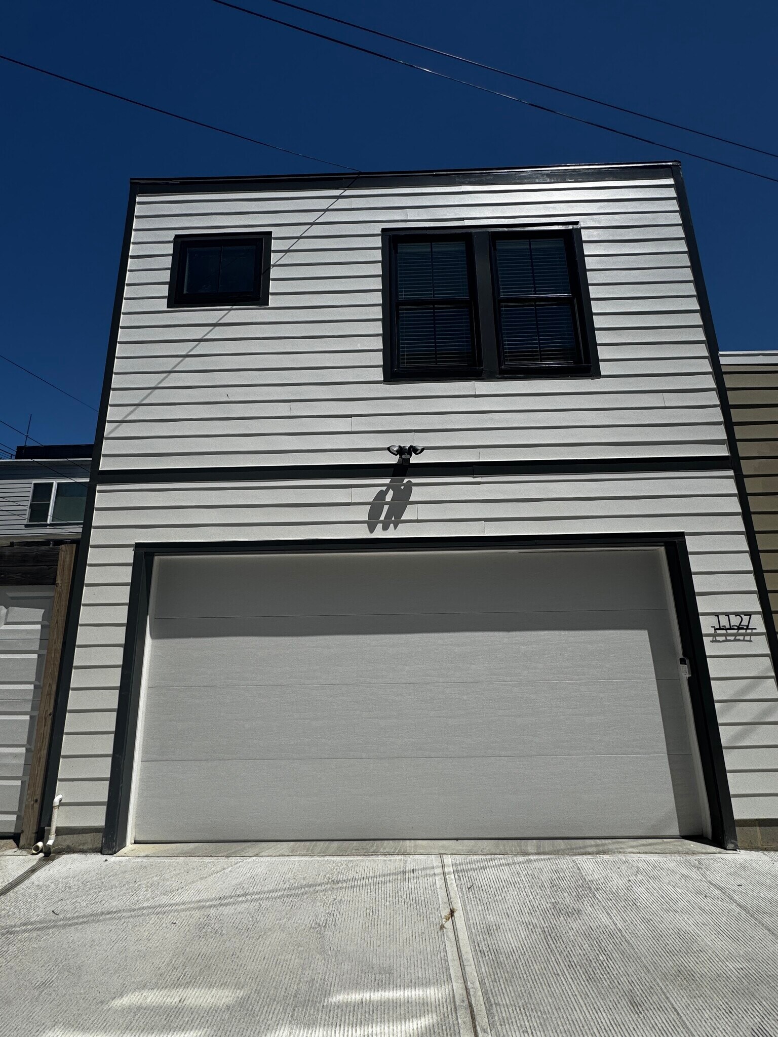 Carriage House w/2 Car Garage - 1127 G St NE