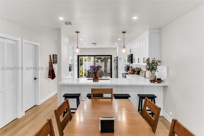 Building Photo - 2437 SW 99th Ct