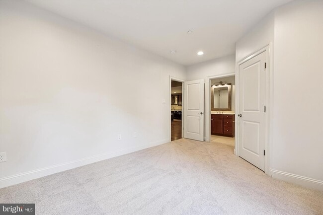 Building Photo - 448 Salk Cir