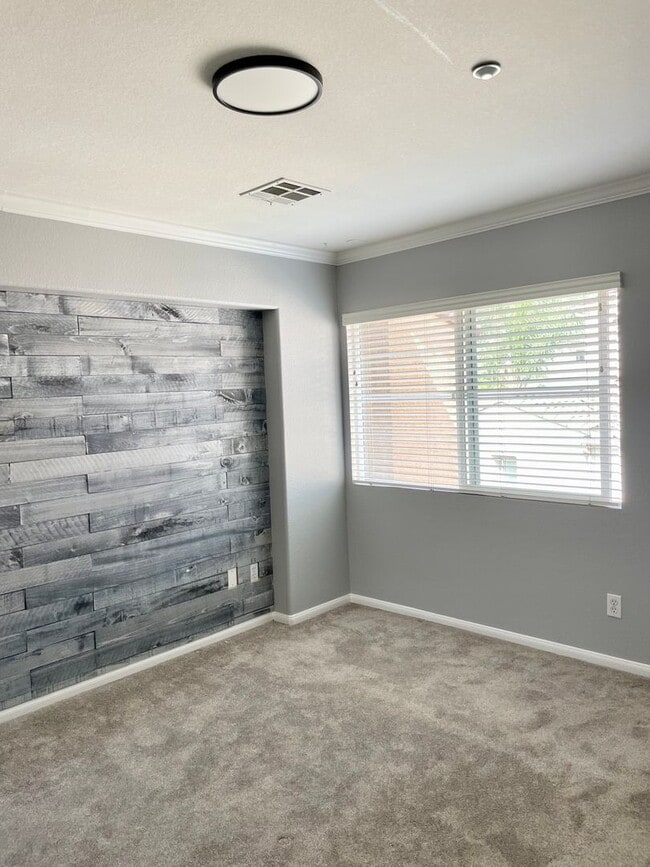 Building Photo - Contemporary Condo in Mission Valley