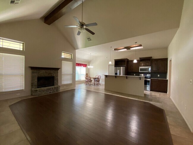 Building Photo - 3 bedroom, 2 bath in Coweta Schools!