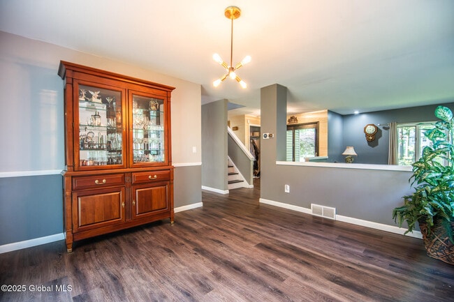 Building Photo - 13 Robinwood Dr