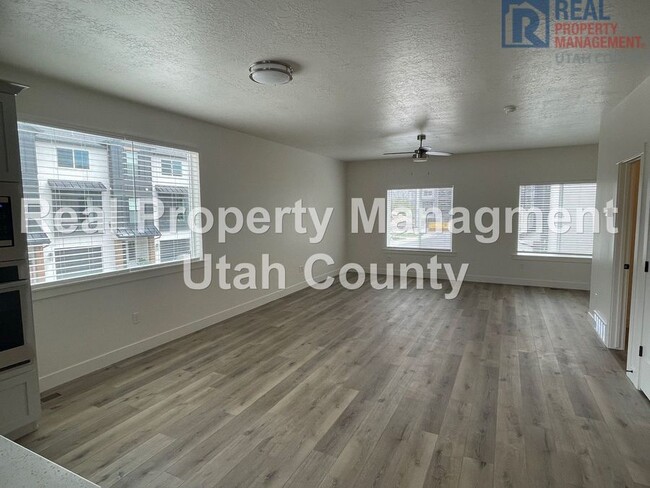 Building Photo - Half Off First Months Rent! 4 bedroom Town...