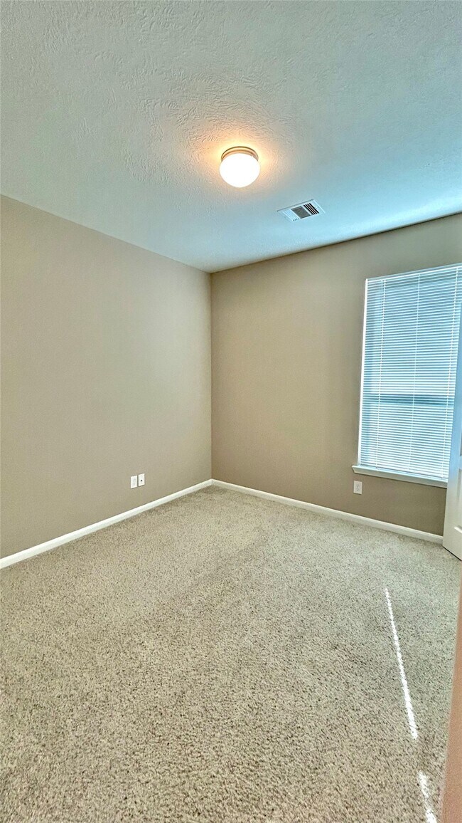 Building Photo - 2627 Hawthorn Park Ct