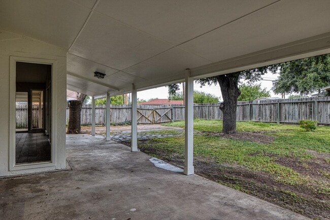 Building Photo - 100 Crestline Dr