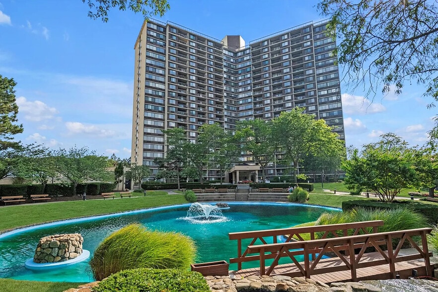 Primary Photo - 1 Bay Club Dr