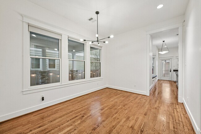 Building Photo - 1537 Alexander St