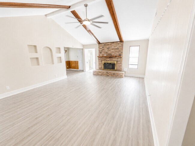 Building Photo - 24207 Shellbrook Dr