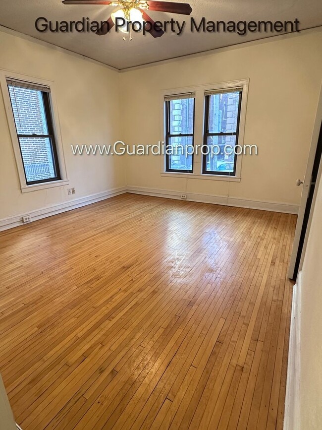 Building Photo - 2nd Floor Corner, Blocks from Bde Maka Ska, Heat Paid, 1 Month Free, Video Walkthrough