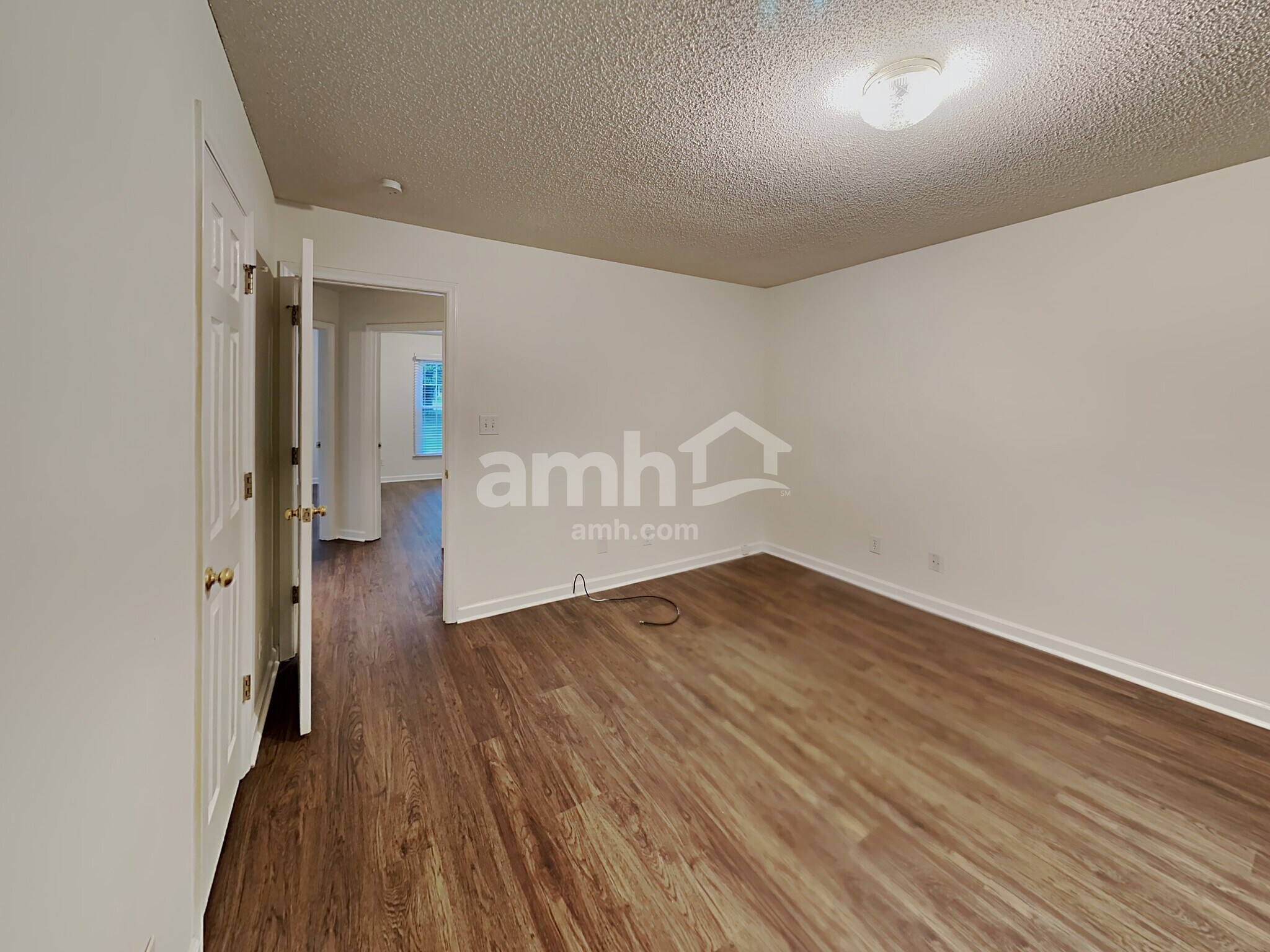 Building Photo - 412 Redpath Dr