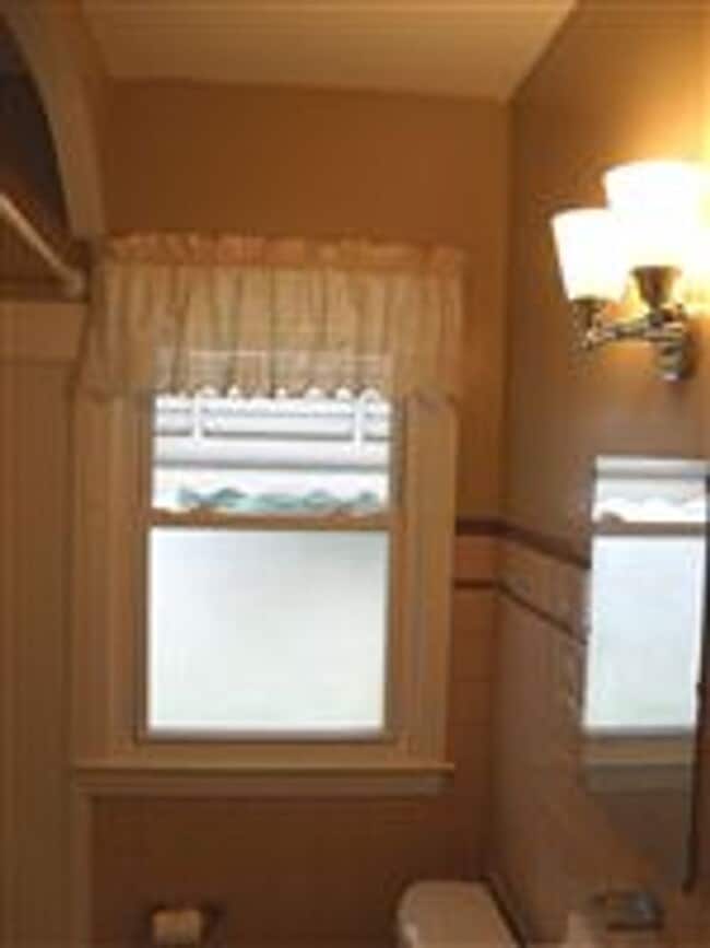 Building Photo - 3 Bedroom, 1 Bath Home Move-In Ready! Sec....