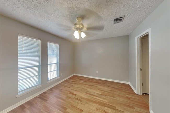 Building Photo - 13627 Montaigne Dr