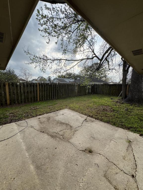 Building Photo - 1413 Briarhurst Dr