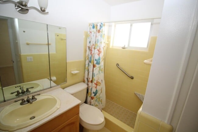 Building Photo - 4454 W Tradewinds Ave