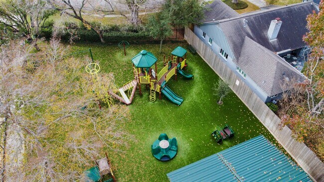 Building Photo - 10720 Briar Forest Dr