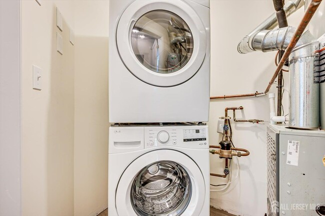 Building Photo - 114 Longfield Ct