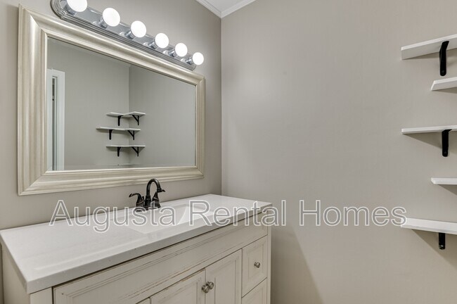 Building Photo - 454 Windtree Pl
