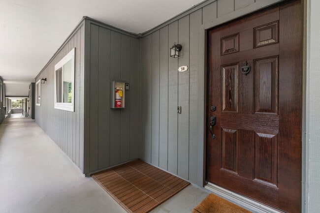 Building Photo - MOVE IN SPECIAL- $500 off First Months Ren...