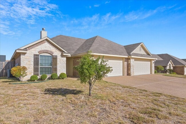 Building Photo - 3BR / 2BA Duplex in Hewitt, Texas | Midway ISD