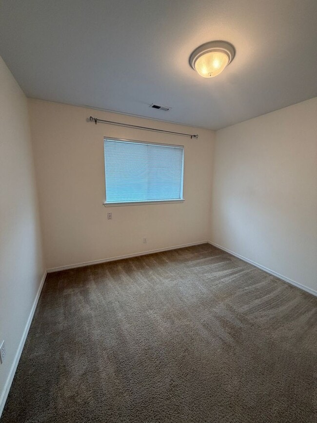 Building Photo - Waterfront home w/Large Dock