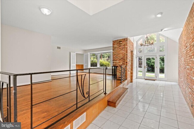Building Photo - 7504 Radnor Rd